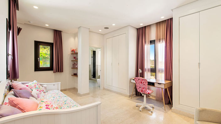 Image No.5-5 Bed Townhouse for sale