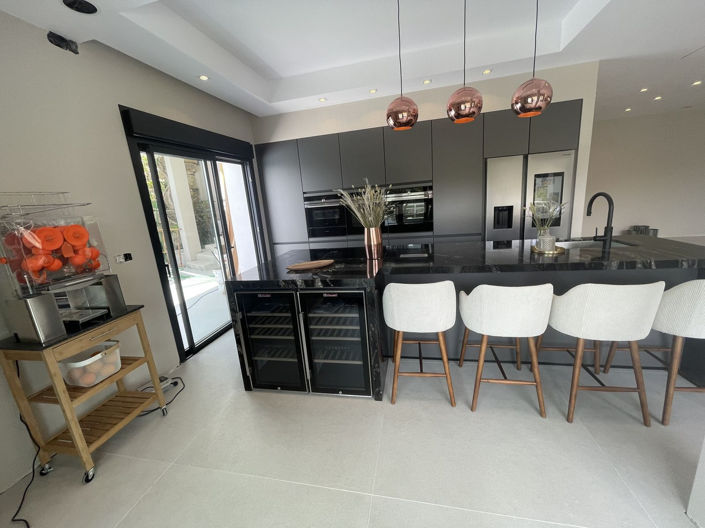 Image No.12-7 Bed Villa for sale