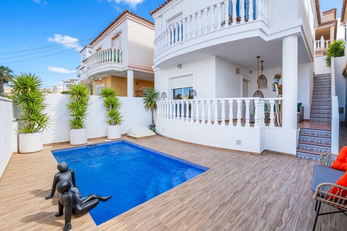 Image No.1-2 Bed Villa for sale