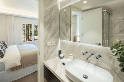 10-bb915d1cb19341576dcdc994b81ab9c5