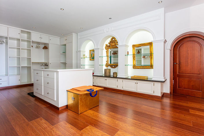 Image No.41-8 Bed Villa for sale