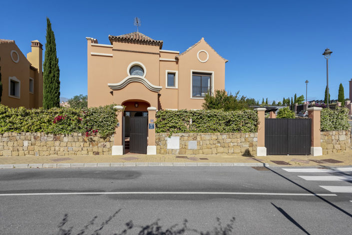 Image No.1-Villa de 4 chambres à vendre à Estepona