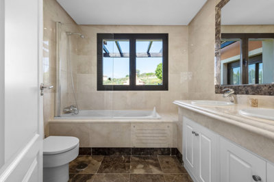 12-53013098fcab6c38b1379cd33298e050