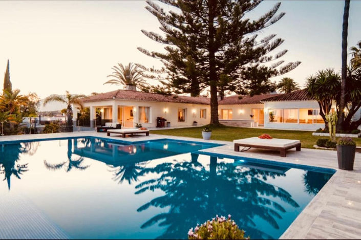 Image No.1-8 Bed Villa for sale