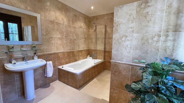 Image No.19-4 Bed Villa for sale