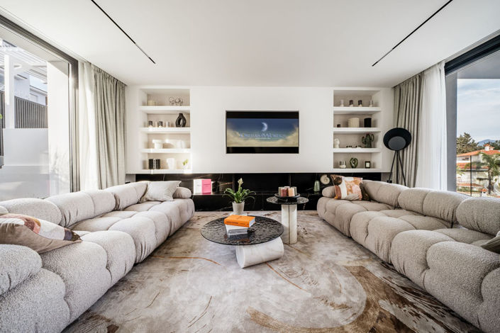 Image No.2-5 Bed Villa for sale