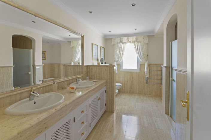 Image No.31-5 Bed Villa for sale