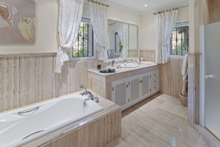 Image No.32-5 Bed Villa for sale