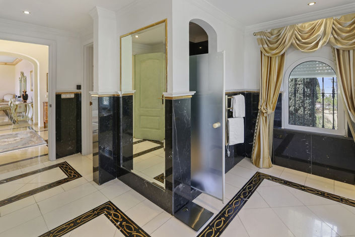 Image No.33-5 Bed Villa for sale