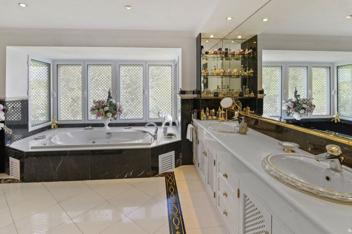 Image No.4-5 Bed Villa for sale