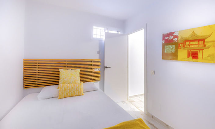 Image No.17-6 Bed Townhouse for sale