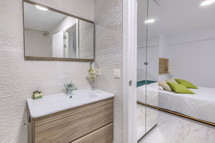 Image No.9-6 Bed Townhouse for sale