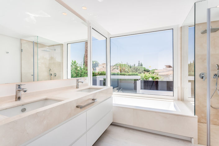 Image No.15-7 Bed Villa for sale