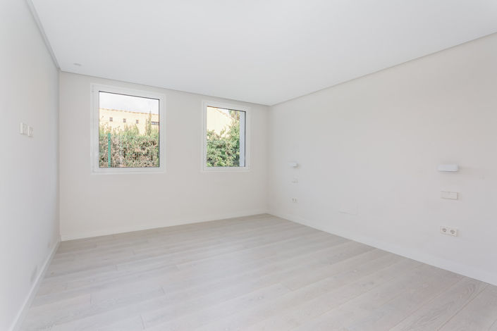 Image No.20-7 Bed Villa for sale