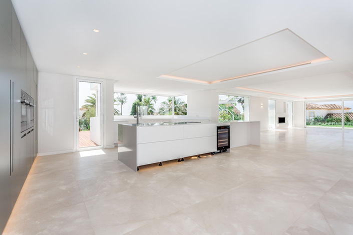 Image No.9-7 Bed Villa for sale