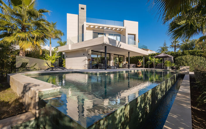 Image No.1-Villa de 7 chambres à vendre à Nueva Andalucia