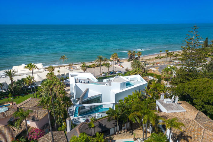 Image No.1-6 Bed Villa for sale