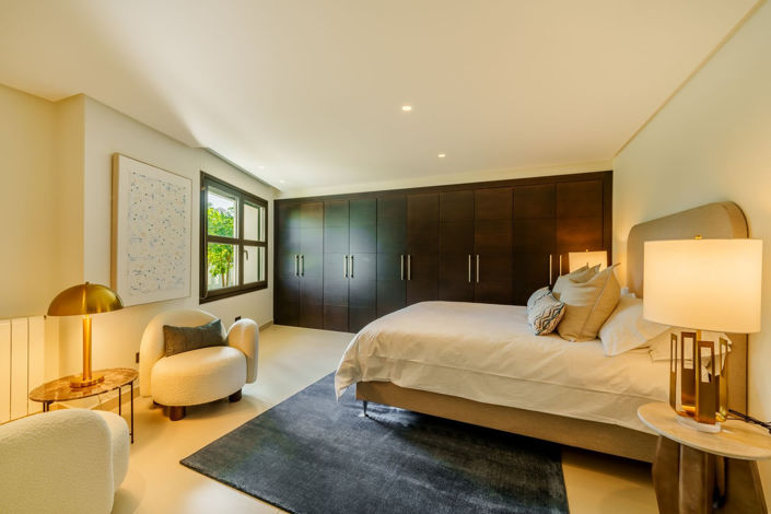 Image No.36-5 Bed Townhouse for sale