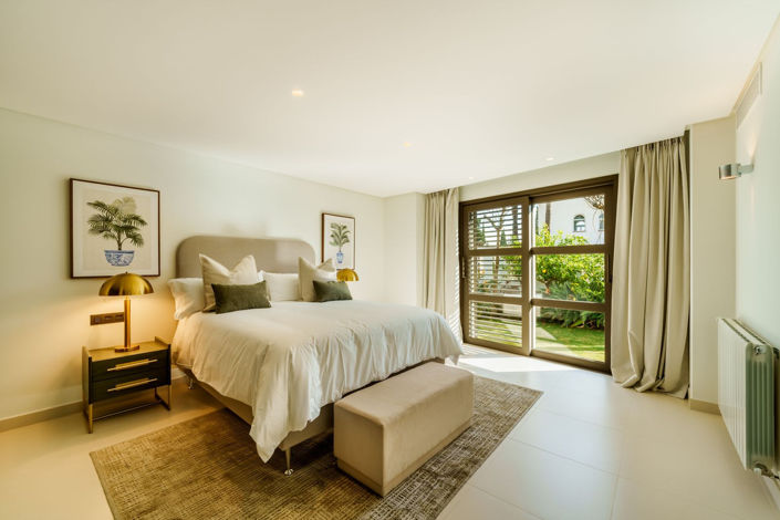 Image No.40-5 Bed Townhouse for sale