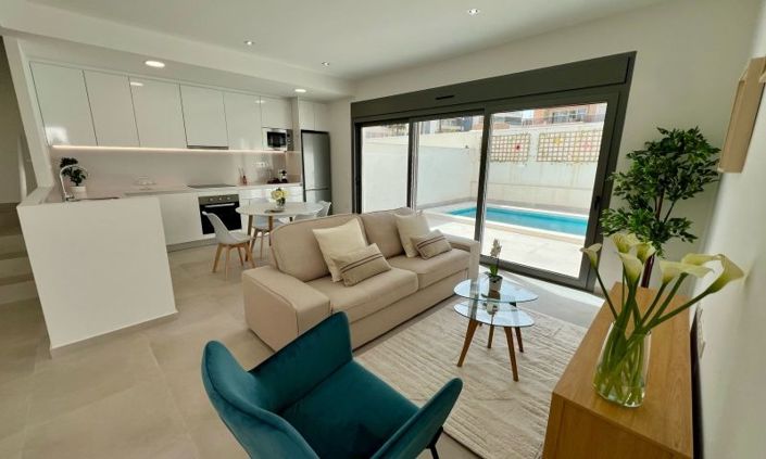Image No.1-3 Bed Villa for sale