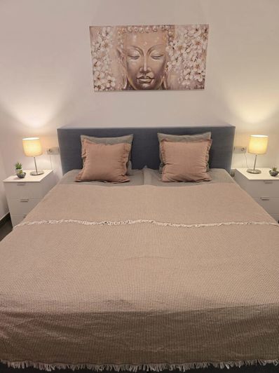 Image No.12-2 Bed Property for sale