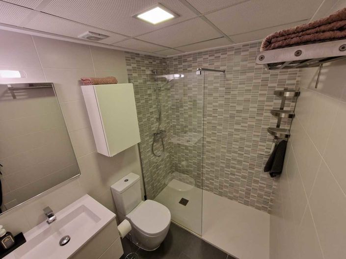 Image No.13-2 Bed Property for sale