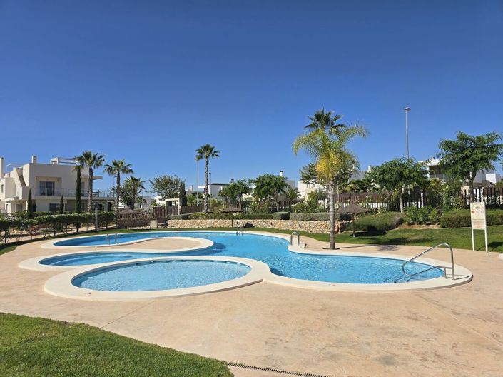 Image No.25-2 Bed Property for sale