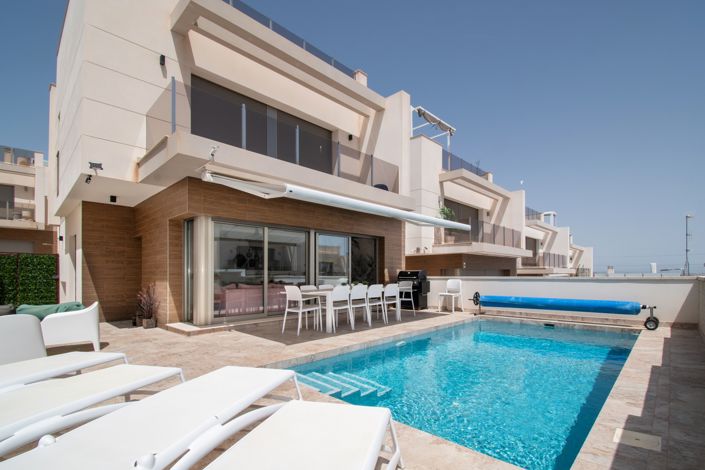 Image No.1-5 Bed Villa for sale