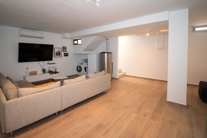 Image No.37-5 Bed Villa for sale