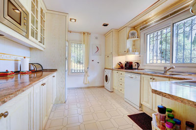 10-bb915d1cb19341576dcdc994b81ab9c5