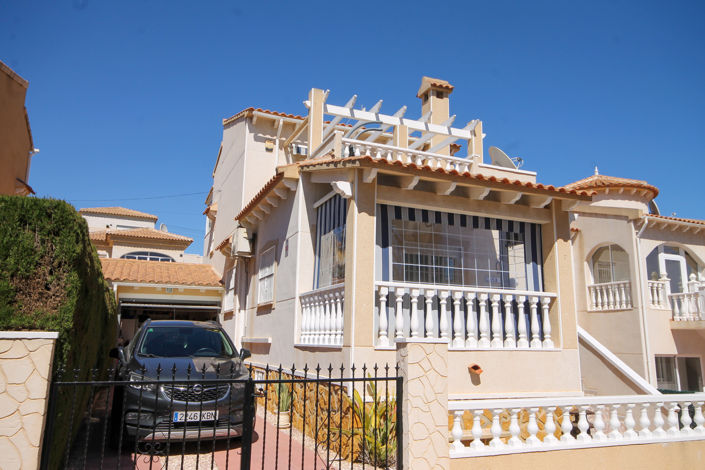 Image No.1-Villa de 3 chambres à vendre à Orihuela Costa