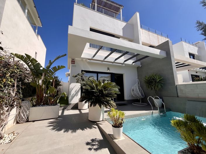 Image No.1-3 Bed Townhouse for sale
