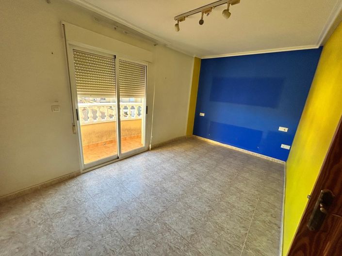 Image No.19-4 Bed Townhouse for sale