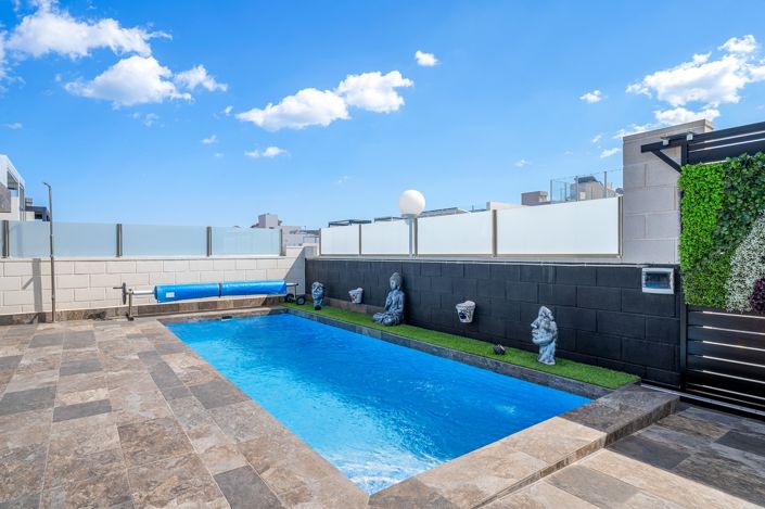 Image No.2-4 Bed Villa for sale