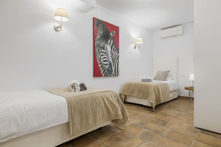 Image No.27-5 Bed Townhouse for sale