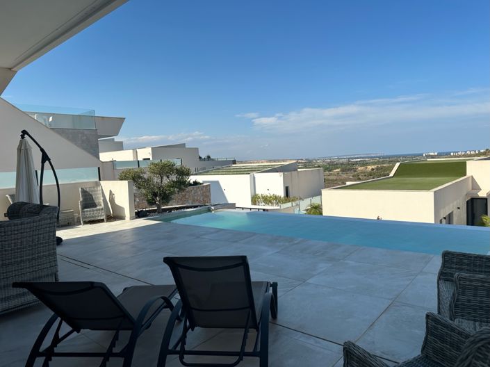 Image No.2-4 Bed Villa for sale