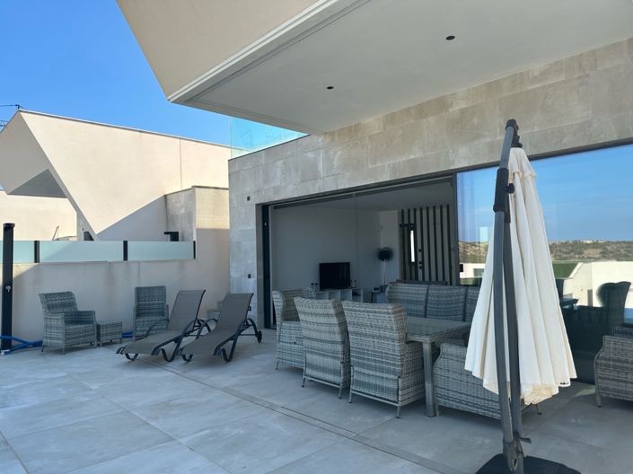 Image No.4-4 Bed Villa for sale