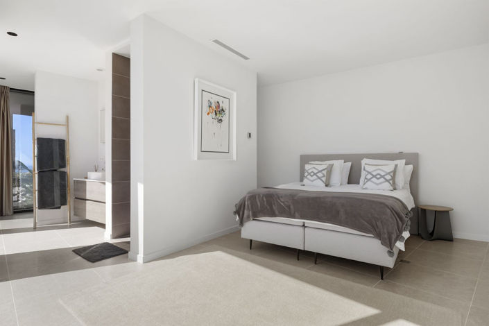 Image No.35-5 Bed Townhouse for sale