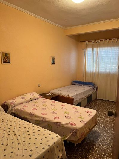 Image No.6-3 Bed House for sale