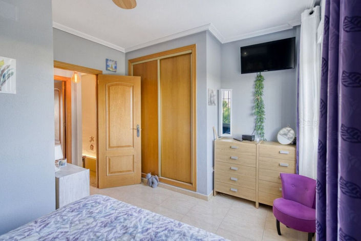 Image No.15-3 Bed House for sale