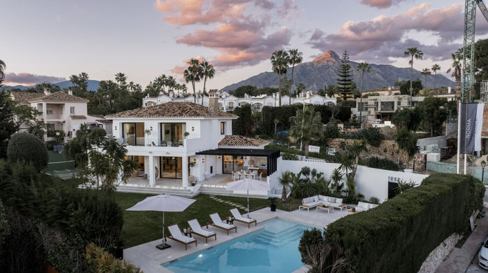 Image No.1-Villa de 5 chambres à vendre à Nueva Andalucia