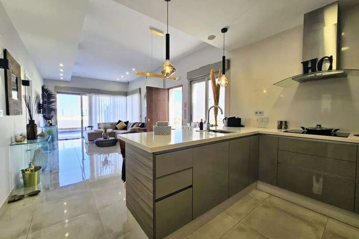 Image No.10-3 Bed House for sale