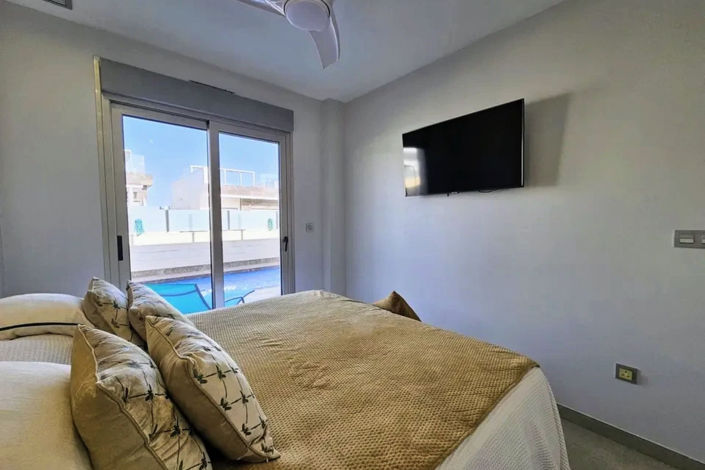 Image No.14-3 Bed House for sale