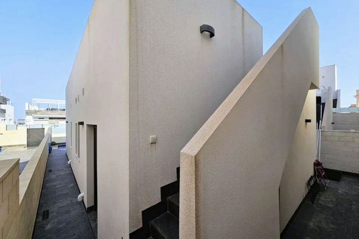 Image No.21-3 Bed House for sale