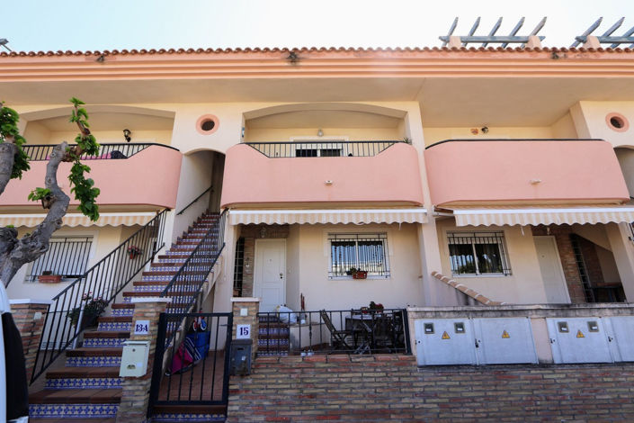 Image No.1-3 Bed House for sale