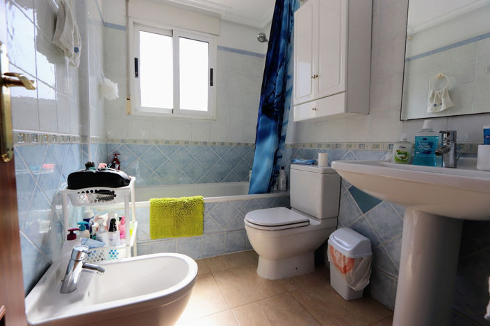 Image No.15-3 Bed House for sale