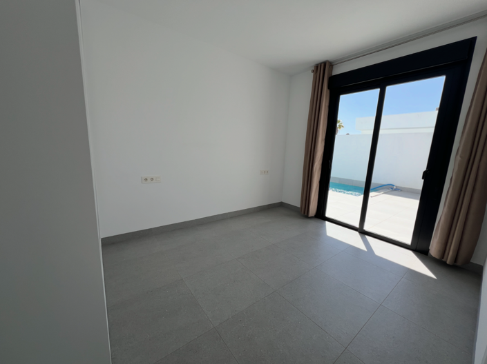 Image No.15-2 Bed Villa for sale