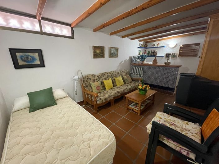 Image No.16-5 Bed Townhouse for sale