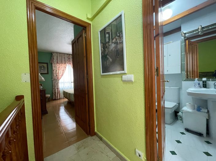 Image No.30-5 Bed Townhouse for sale