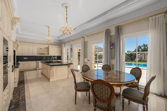 Image No.10-7 Bed Villa for sale